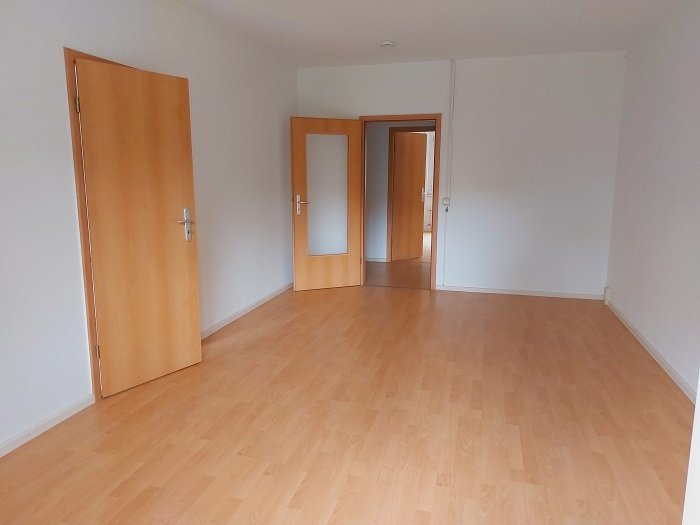 3 Raumwohnung mit Balkon in der Hochparterre 3 Raumwohnung mit Balkon in der Hochparterre