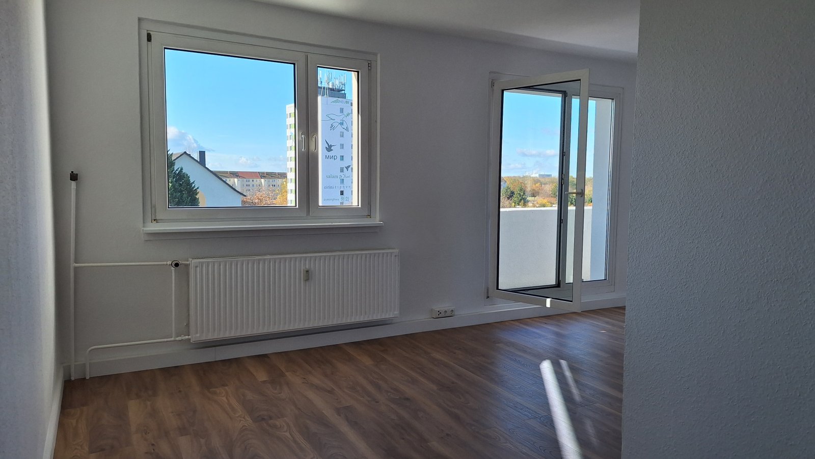 Familienwohnung mit 4 Schlafbereiche, großes Wohnzimmer und Balkon Familienwohnung mit 4 Schlafbereiche, großes Wohnzimmer und Balkon