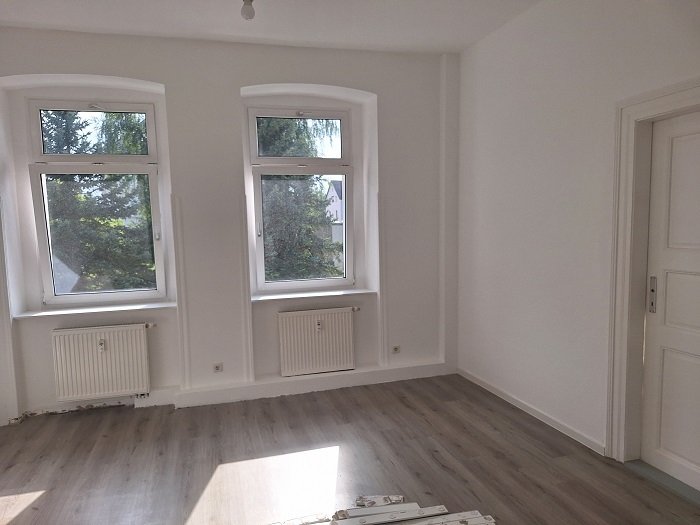frisch sanierte 5 Raumwohnung mit Balkon und Stellplatz auf Wunsch in Hartmannsdorf frisch sanierte 5 Raumwohnung mit Balkon und Stellplatz auf Wunsch in Hartmannsdorf